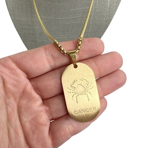 New FaithHeart Cancer Gold Tone Zodiac Dog Tag Rolo Chain Necklace - Picture 1 of 7
